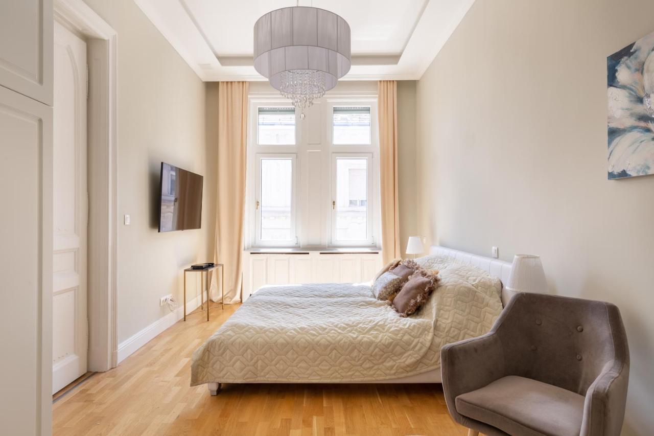 Designer Luxury Home In The Jewish Quarter Budapest Bagian luar foto
